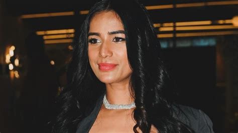 Poonam Pandey says she is alive a day after her team said she。